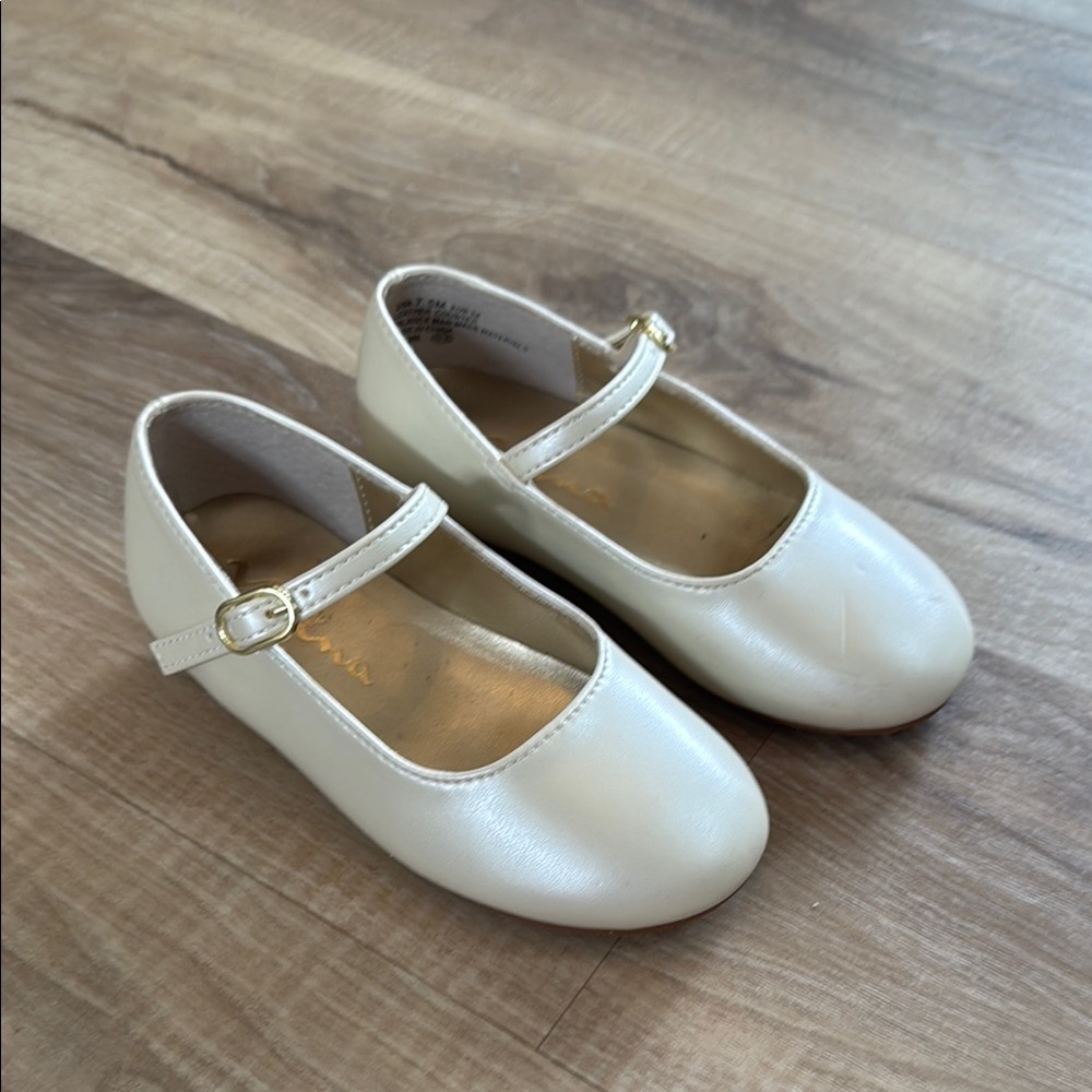 Classic Cream Kids Mary Jane Shoes